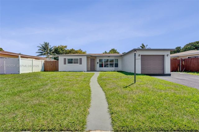 4460 NW 43rd St, Lauderdale Lakes, FL 33319