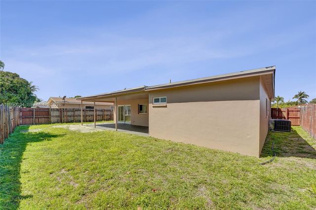 4460 NW 43rd St, Lauderdale Lakes, FL 33319