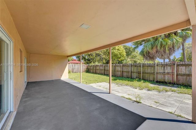 4460 NW 43rd St, Lauderdale Lakes, FL 33319