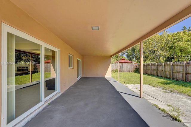 4460 NW 43rd St, Lauderdale Lakes, FL 33319