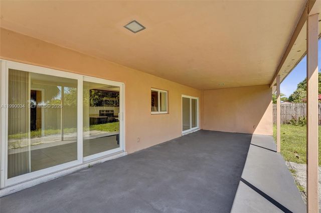 4460 NW 43rd St, Lauderdale Lakes, FL 33319