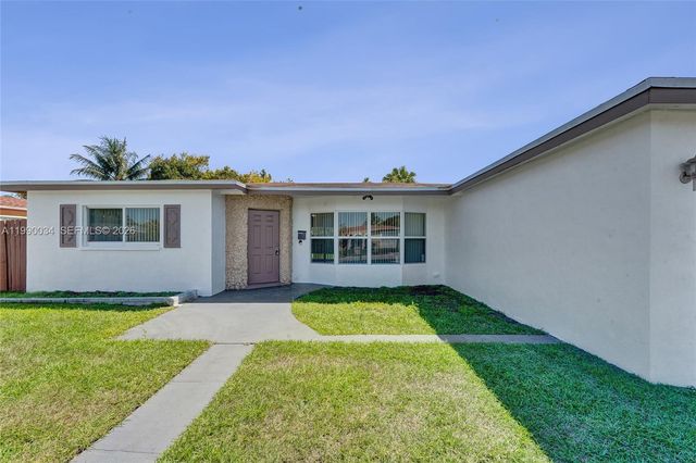 4460 NW 43rd St, Lauderdale Lakes, FL 33319