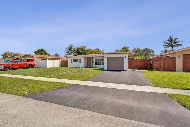 4460 NW 43rd St, Lauderdale Lakes, FL 33319