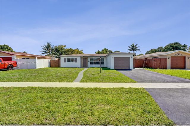 4460 NW 43rd St, Lauderdale Lakes, FL 33319