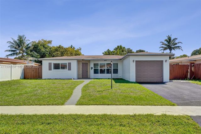 4460 NW 43rd St, Lauderdale Lakes, FL 33319