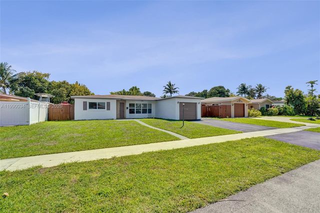 4460 NW 43rd St, Lauderdale Lakes, FL 33319