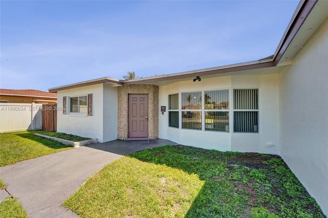 4460 NW 43rd St, Lauderdale Lakes, FL 33319