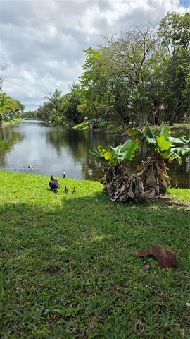 4460 NW 43rd St, Lauderdale Lakes, FL 33319