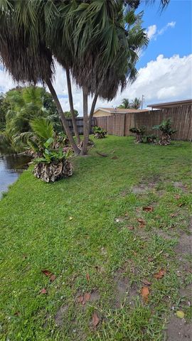 4460 NW 43rd St, Lauderdale Lakes, FL 33319