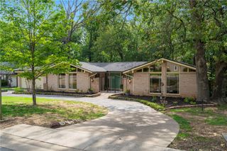 301 S Dogwood Street, Siloam Springs, AR 72761