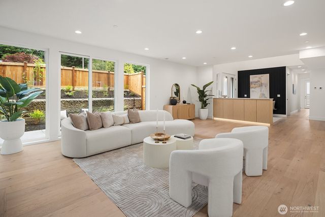 3983 162nd Place SE, Bellevue, WA 98006