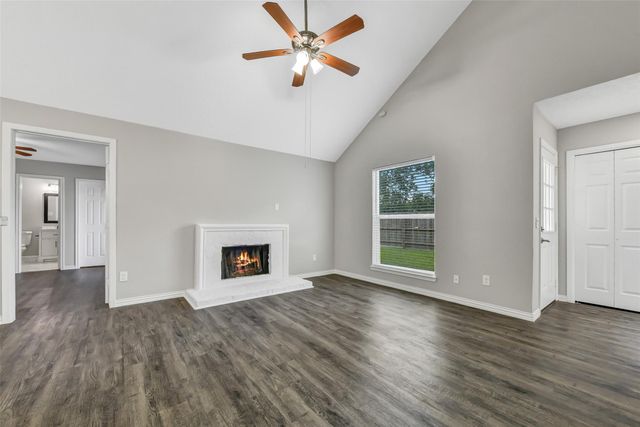 9908 Green Meadow Drive, La Porte, TX 77571