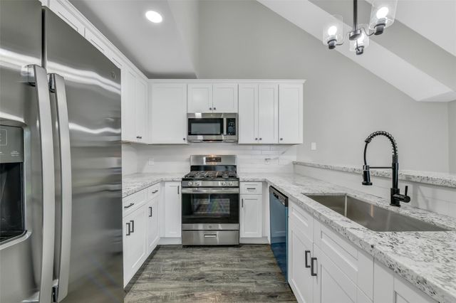 9908 Green Meadow Drive, La Porte, TX 77571