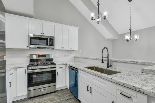 9908 Green Meadow Drive, La Porte, TX 77571