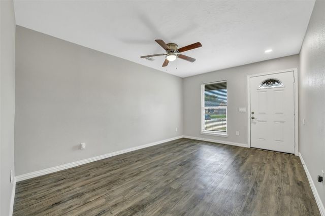 9908 Green Meadow Drive, La Porte, TX 77571
