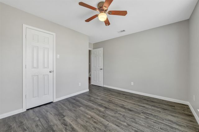 9908 Green Meadow Drive, La Porte, TX 77571