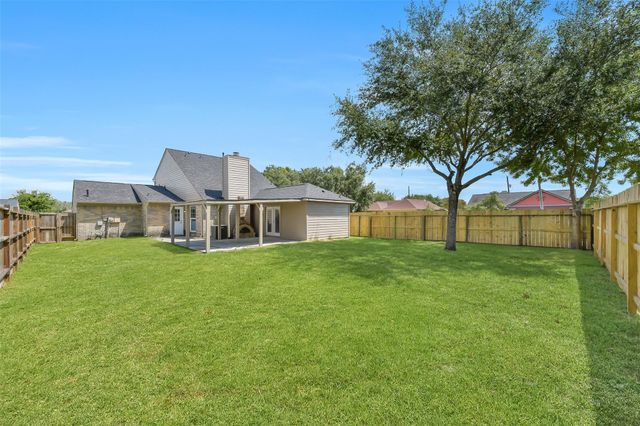 9908 Green Meadow Drive, La Porte, TX 77571