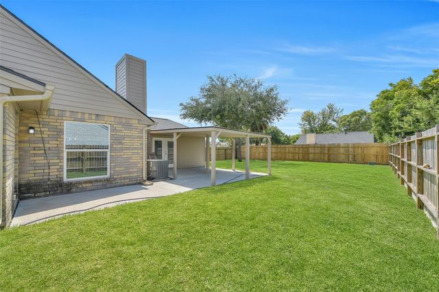 9908 Green Meadow Drive, La Porte, TX 77571
