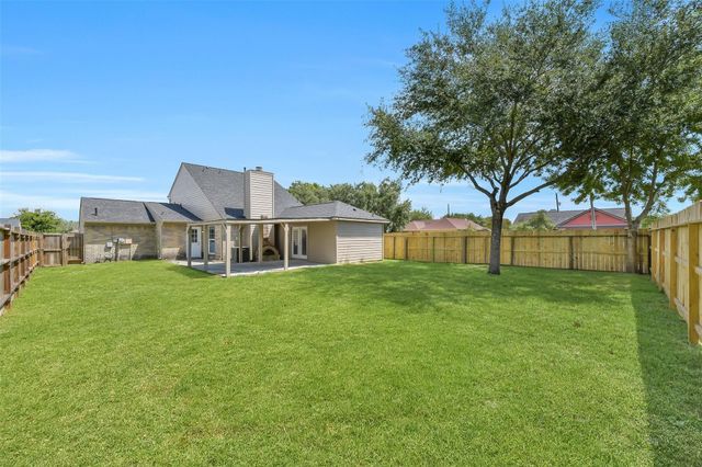 9908 Green Meadow Drive, La Porte, TX 77571