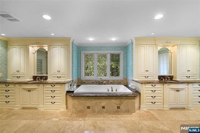 309 Waterview Drive, Franklin Lakes, NJ 07417