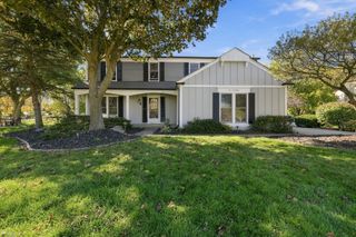 1017 Barneswood Lane, Rochester Hills, MI 48306