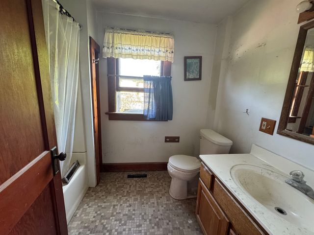 28 Ward Street, Burlington, VT 05401