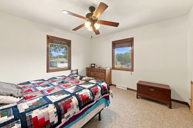 1101 Skylane Drive, Norwalk, IA 50211