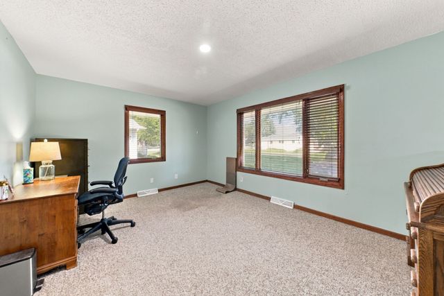 1101 Skylane Drive, Norwalk, IA 50211