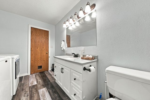 1101 Skylane Drive, Norwalk, IA 50211