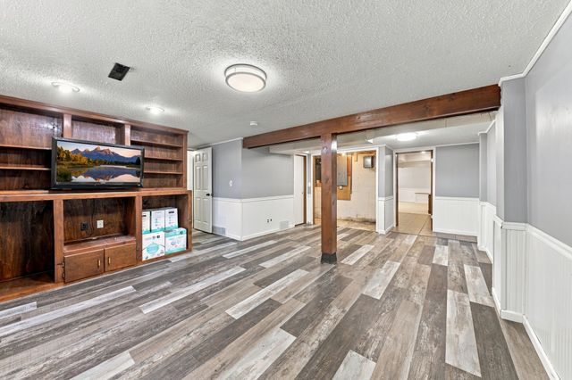 1101 Skylane Drive, Norwalk, IA 50211