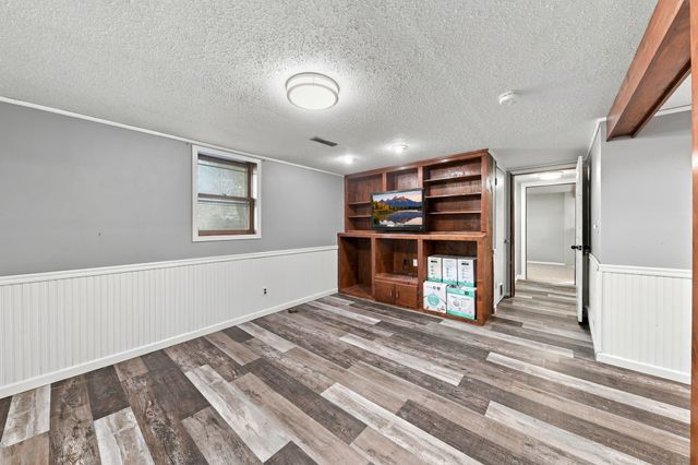 1101 Skylane Drive, Norwalk, IA 50211