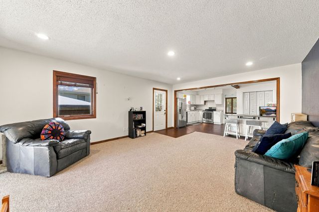 1101 Skylane Drive, Norwalk, IA 50211