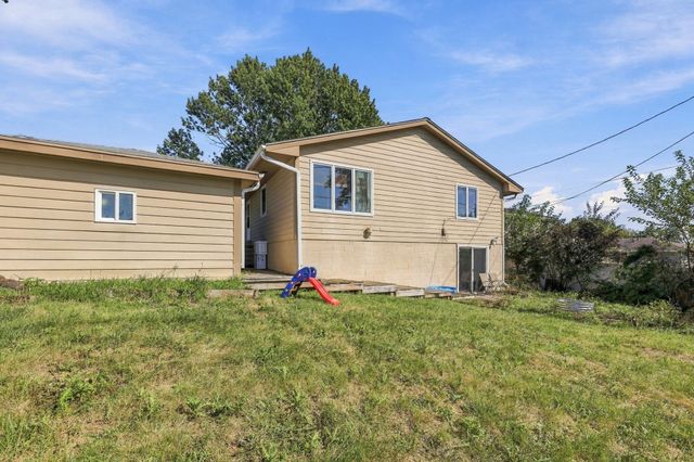 1101 Skylane Drive, Norwalk, IA 50211