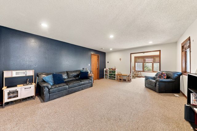 1101 Skylane Drive, Norwalk, IA 50211