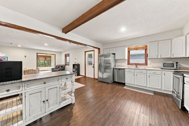 1101 Skylane Drive, Norwalk, IA 50211
