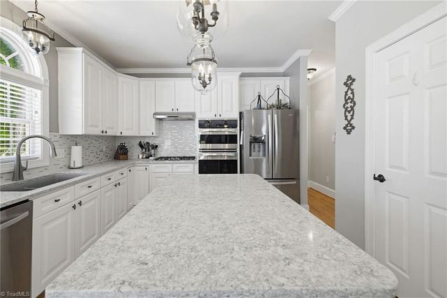 212 Oakmont Park Court, Kernersville, NC 27284