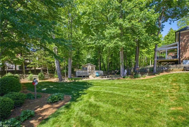 212 Oakmont Park Court, Kernersville, NC 27284