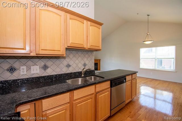 25564 Portico Lane 84, Novi, MI 48375