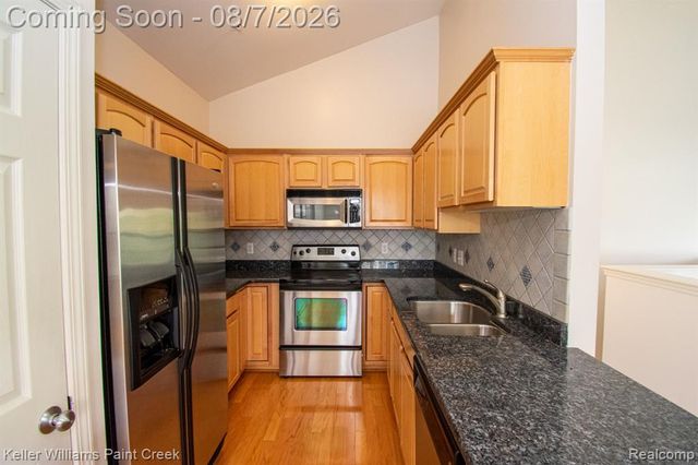 25564 Portico Lane 84, Novi, MI 48375