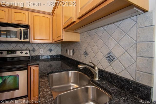 25564 Portico Lane 84, Novi, MI 48375