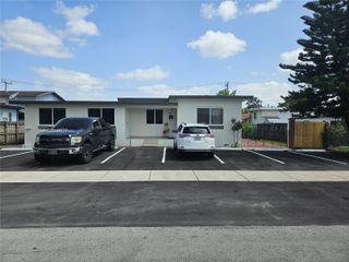 9415 SW 38th St, Miami, FL 33165