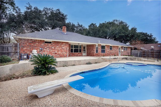 604 Elm Street, Floresville, TX 78114