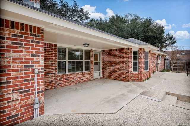 604 Elm Street, Floresville, TX 78114