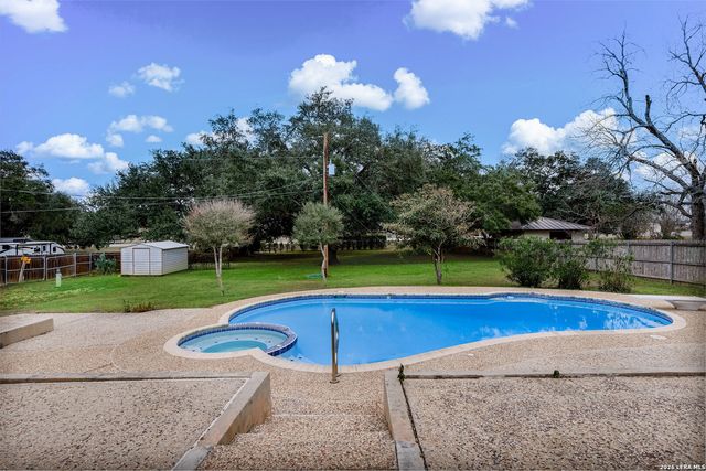 604 Elm Street, Floresville, TX 78114