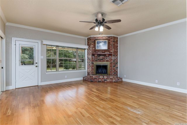 604 Elm Street, Floresville, TX 78114