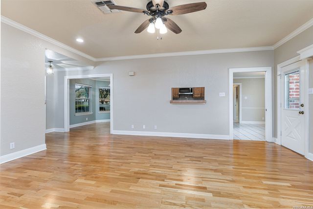 604 Elm Street, Floresville, TX 78114