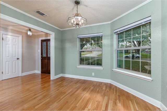 604 Elm Street, Floresville, TX 78114