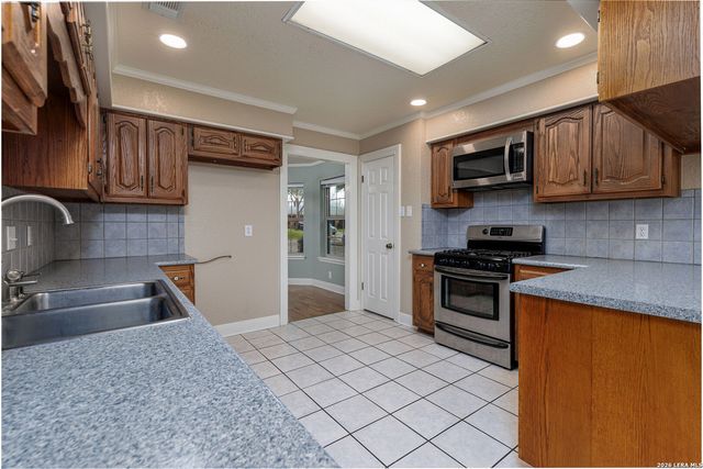 604 Elm Street, Floresville, TX 78114