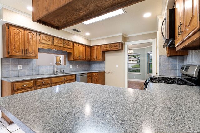 604 Elm Street, Floresville, TX 78114