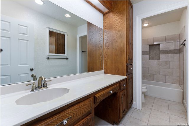 604 Elm Street, Floresville, TX 78114